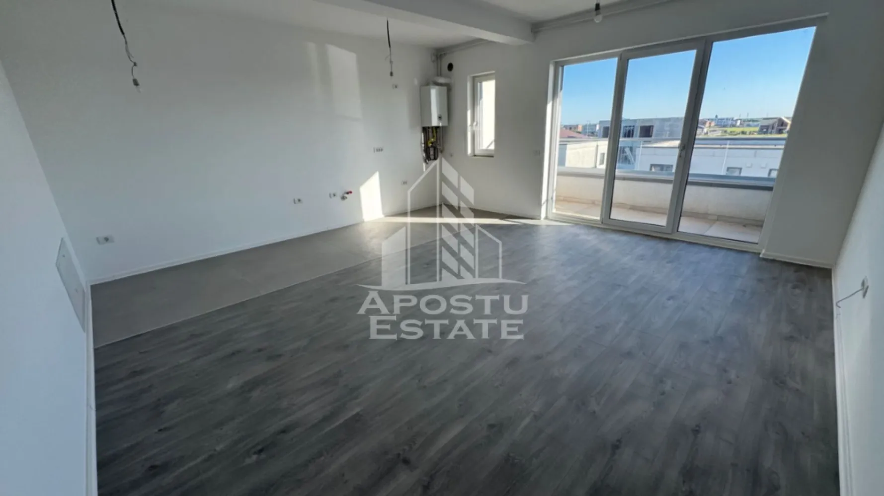 Apartament cu 3 camere, de vanzare,Torontalului,Timisoara - Apostu Estate va ofera spre vanzare un apartament openspace cu 3 camere, situat la etajul 2/3 intr-un bloc nou din zona Torontalului.

Apartamentul dispune de o suprafata de 75 mp si compartimentat astfel:

- hol de acces

- living spatios openspace cu bucatarie, iesire spre terasa 
- dormitor matrimoneal cu baie proprie
- dormitor secundar
- 2 bai, dintre care una cu cada si cealalata cu dus

Confortul termic este realizat prin centrala proprie si incalzire in pardoseala.

Dotari: Tamplarie PVC cu geamuri tripan, usi Porta Doors, izolatie de 10cm, izolatie fonica intre apartamente

Apartamentul se vinde precum se vede in poze. 

Locul de parcare este inclus in pret
Pretul nu include TVA.

Vecinatati: Vox Technology Park 2.5 km, timp cu masina 4-5min

Lidl~1,3 km, timp cu masina 3 min

METRO Timișoara 2 ~1 km, timp cu masina 1-2 min

Iulius Town~4 km, timp cu masina 8-10 min

Agentia imobiliara Apostu Estate va ofera consultanta bancara gratuita prin intermediul colaboratorilor nostri pentru alegerea celui mai potrivit tip de credit, astfel incat tu sa devi noul proprietar al acestui apartament.

Va asteptam cu drag la o vizionare!

ID intern: CP3155662!