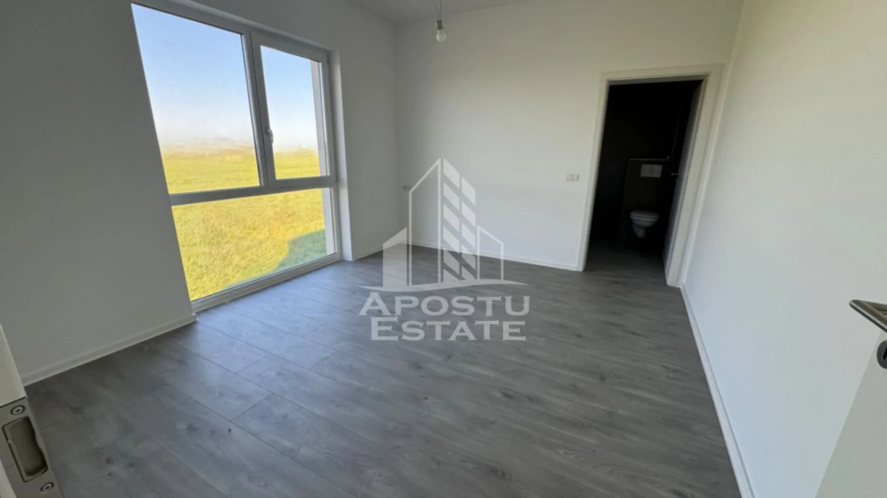 Apartament cu 3 camere, de vanzare,Torontalului,Timisoara - Apostu Estate va ofera spre vanzare un apartament openspace cu 3 camere, situat la etajul 2/3 intr-un bloc nou din zona Torontalului.

Apartamentul dispune de o suprafata de 75 mp si compartimentat astfel:

- hol de acces

- living spatios openspace cu bucatarie, iesire spre terasa 
- dormitor matrimoneal cu baie proprie
- dormitor secundar
- 2 bai, dintre care una cu cada si cealalata cu dus

Confortul termic este realizat prin centrala proprie si incalzire in pardoseala.

Dotari: Tamplarie PVC cu geamuri tripan, usi Porta Doors, izolatie de 10cm, izolatie fonica intre apartamente

Apartamentul se vinde precum se vede in poze. 

Locul de parcare este inclus in pret
Pretul nu include TVA.

Vecinatati: Vox Technology Park 2.5 km, timp cu masina 4-5min

Lidl~1,3 km, timp cu masina 3 min

METRO Timișoara 2 ~1 km, timp cu masina 1-2 min

Iulius Town~4 km, timp cu masina 8-10 min

Agentia imobiliara Apostu Estate va ofera consultanta bancara gratuita prin intermediul colaboratorilor nostri pentru alegerea celui mai potrivit tip de credit, astfel incat tu sa devi noul proprietar al acestui apartament.

Va asteptam cu drag la o vizionare!

ID intern: CP3155662!