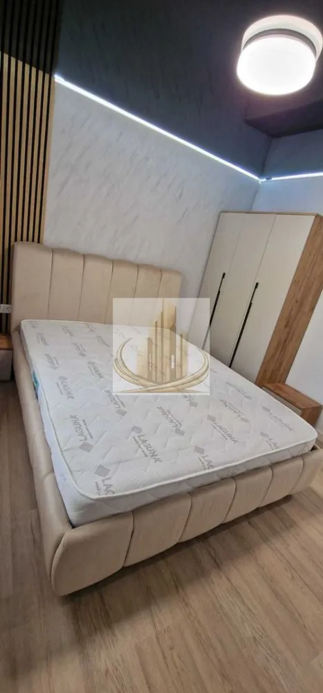 Apartament 3 camere Parter Lipovei 68mp - Apartament decomandat, 68 mp utili, situat la parter, în zona Lipovei, ideal pentru familii, persoane în vârstă sau pentru cei care își doresc acces facil.

Locuința este complet mobilată și utilată, fiind pregătită pentru mutare imediată. Apartamentul a fost renovat integral, inclusiv instalația electrică și cea sanitară, beneficiind de centrală termică nouă pentru un confort sporit și costuri eficiente de întreținere.

Printre avantajele proprietății se numără:

Suprafață utilă: 68 mp
Compartimentare decomandată
Parter
Complet mobilat și utilat
Garaj inclus
Renovat complet
Instalație electrică nouă
Instalație sanitară nouă
Centrală termică nouă
Zonă liniștită și bine conectată – Lipovei

Pentru mai multe informații sau programarea unei vizionări, vă stăm la dispoziție.
ID Intern CP3155917