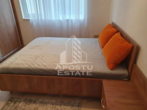 Apartament cu 3 camere de inchiriat, 2 locuri de parcare, Dumbravita