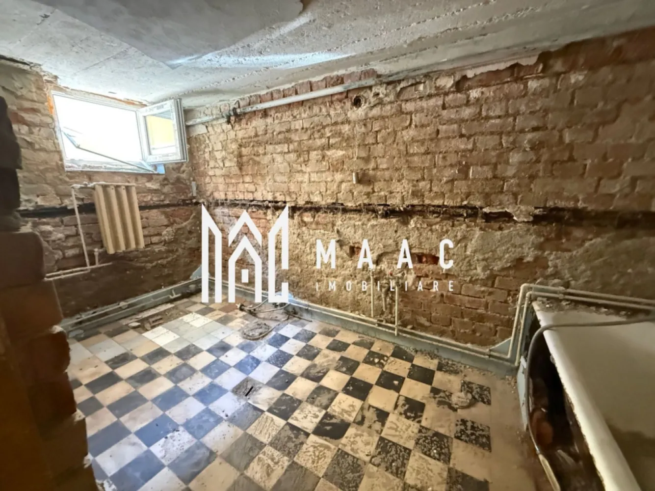 Casă în Curte Comună | 53 Mp | Pivniță Amenajată | Zona Piața Cluj