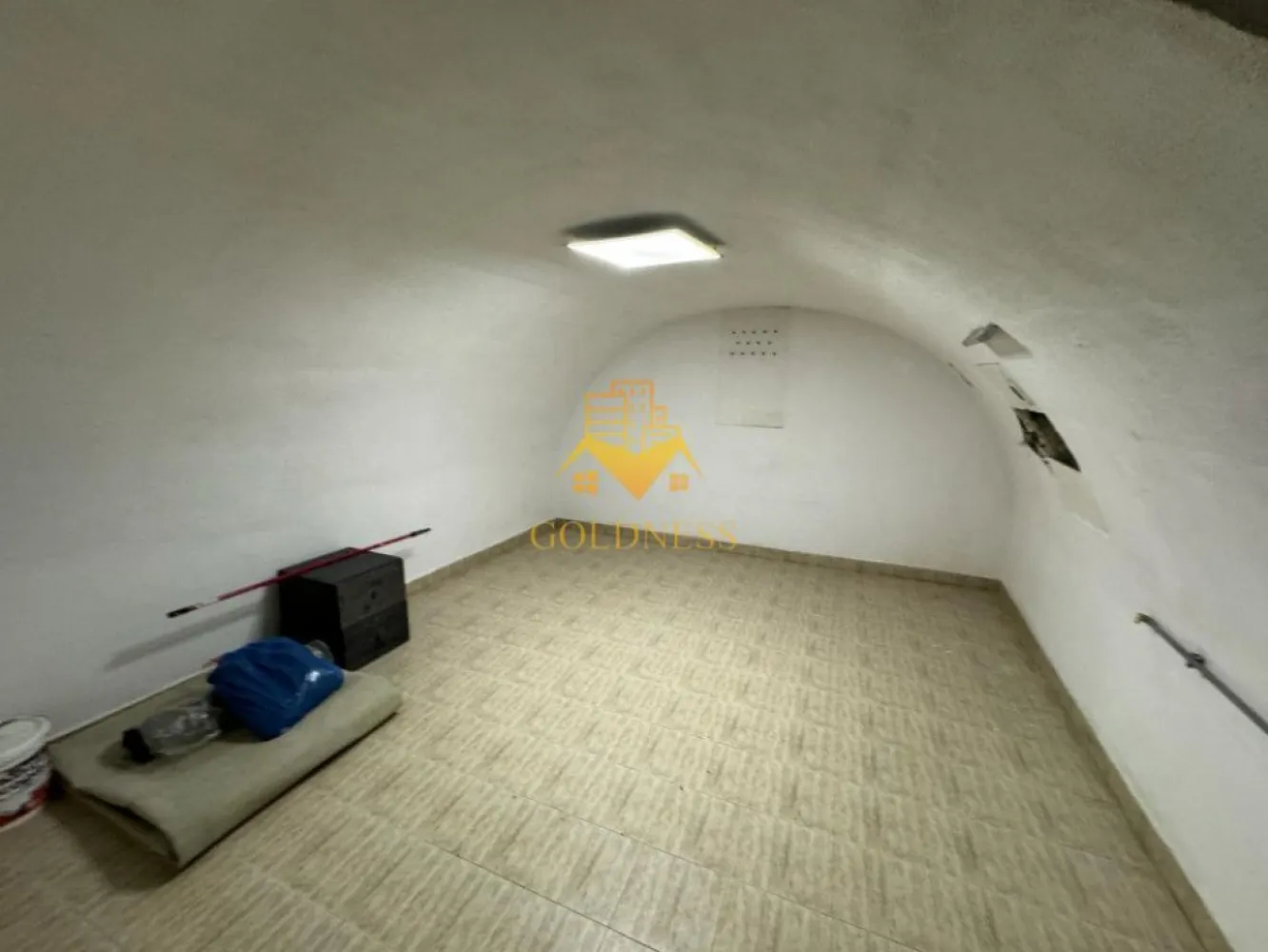 Spatiu pentru depozitare, Centru, Zona Motilor,Piezisa, USAMV,Platinia - Goldness Imobiliare va propune spre inchiriere spatiu pentru depozitare cu suprafata utila de 28 mp la Demisol intr-o cladire de P+1+M.

Dacă sunteți interesați de acest spațiu și doriți să îl vizionați, dar și pentru alte oferte, nu ezitați să ne contactați telefonic sau prin e-mail. Vă stăm la dispoziție!

Pentru intermediere se percepe un comision de 50% din prețul chiriei!