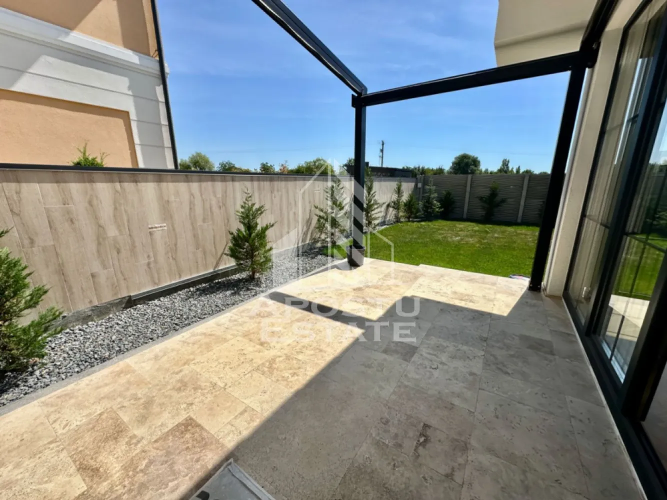 Duplex premium cu 5 camere in Braytim, la asfalt