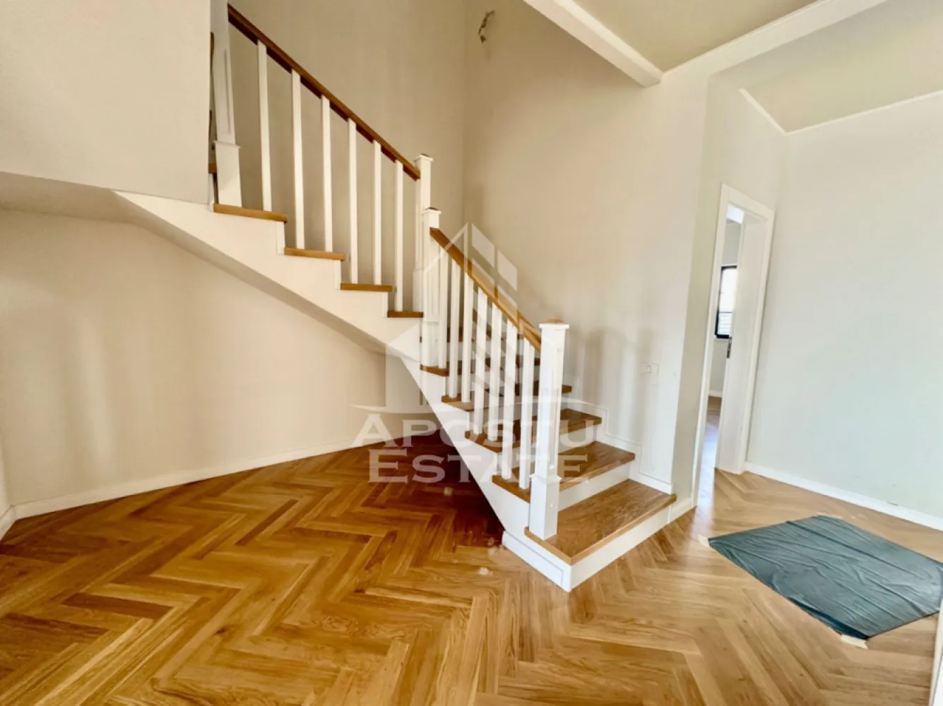 Duplex premium cu 5 camere in Braytim, la asfalt