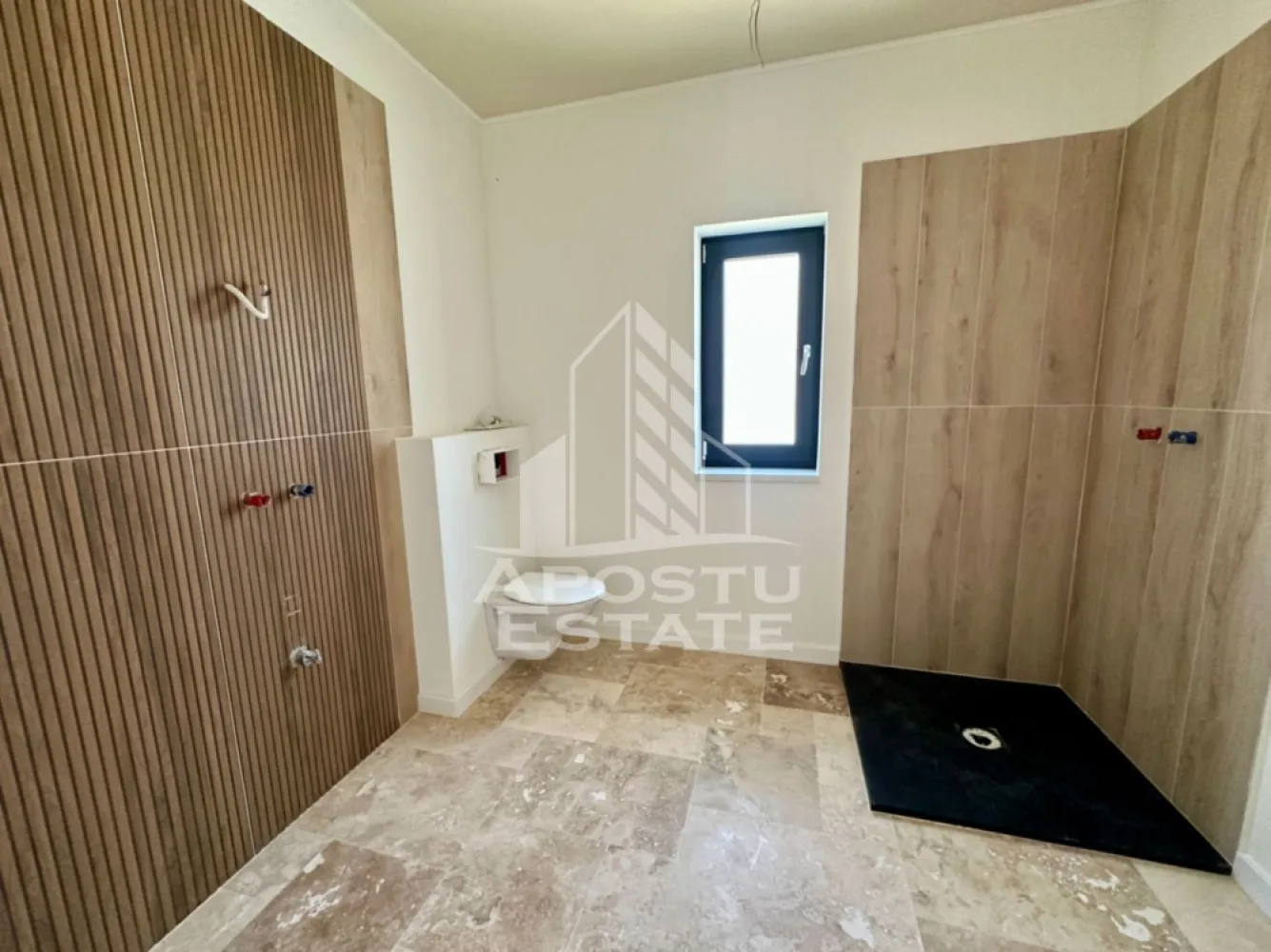 Duplex premium cu 5 camere in Braytim, la asfalt
