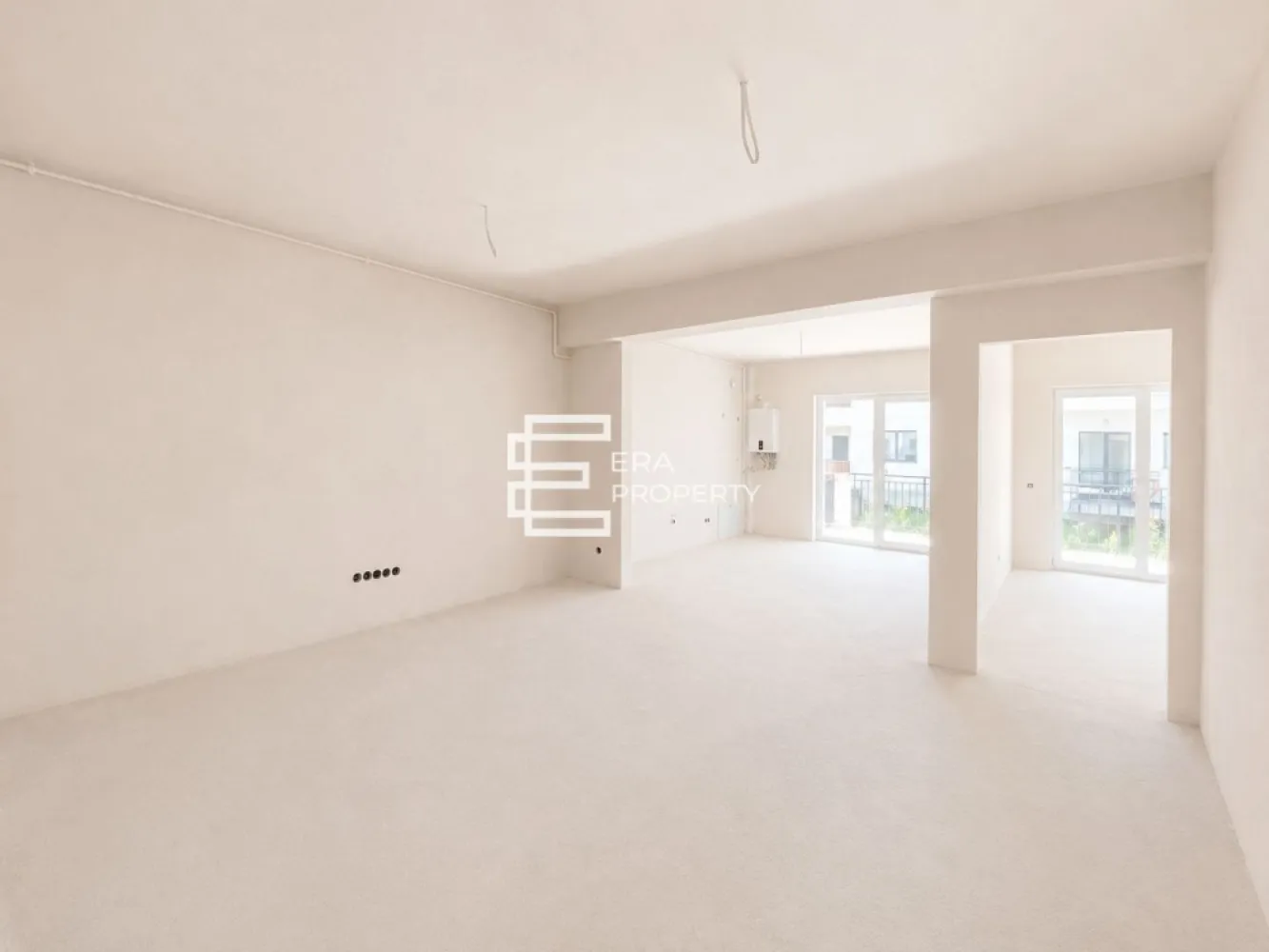 Apartament 2 camere-54 mp - boxa - Selimbar zona Brana - Apartament 2 camere-54 mp - boxa - Selimbar zona Brana

Descoperă confortul unui cămin modern într-un bloc nou, cu regim de înălțime P+3E, dotat cu lift! Acest apartament de 2 camere, situat la parter, are o suprafață utilă de 54 mp și se remarcă prin compartimentarea practică.
 Compartimentare eficienta: living spațios cu bucătărie open space, dormitor luminos, baie, balcon cu acces din bucatarie si dormitor.
* Loc de parcare inclus în preț

Apartamentul se predă la stadiul semifinisat:
*Pereți tencuiți și gletuiți, pregătiți pentru vopsea/lavabilă
*Ușa intrare și ferestre montate 3 foi de sticla , 5 camere.
*Instalații electrice si sanitare trase pe poziție .
*Centrală, incalzire in pardoseala.
*Șapă elicopterizata.
* Contoare de utilități (apă, gaz, curent)

Ideal pentru:
familii tinere care își doresc confort și intimitate
persoane care caută o locuință modernă, bine compartimentată
achiziție atât pentru locuit, cât și pentru investiție

Modalități de plată acceptate: cash / credit bancar.

Preț: 110.000 € tva inclus
📞 Contactează-ne pentru vizionare: 0772 298 572