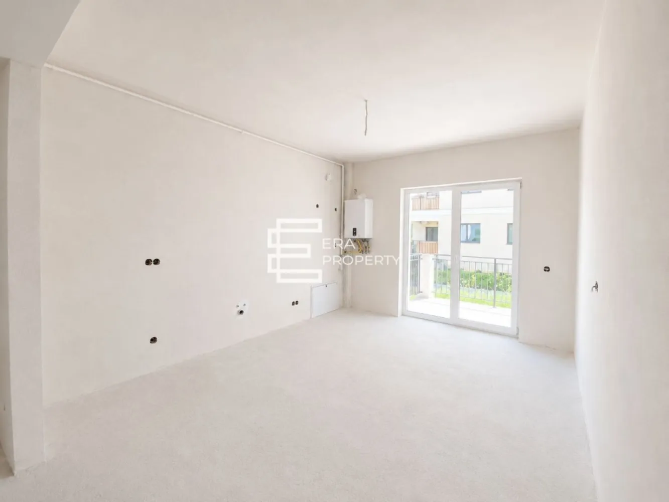 Apartament 2 camere-54 mp - boxa - Selimbar zona Brana - Apartament 2 camere-54 mp - boxa - Selimbar zona Brana

Descoperă confortul unui cămin modern într-un bloc nou, cu regim de înălțime P+3E, dotat cu lift! Acest apartament de 2 camere, situat la parter, are o suprafață utilă de 54 mp și se remarcă prin compartimentarea practică.
 Compartimentare eficienta: living spațios cu bucătărie open space, dormitor luminos, baie, balcon cu acces din bucatarie si dormitor.
* Loc de parcare inclus în preț

Apartamentul se predă la stadiul semifinisat:
*Pereți tencuiți și gletuiți, pregătiți pentru vopsea/lavabilă
*Ușa intrare și ferestre montate 3 foi de sticla , 5 camere.
*Instalații electrice si sanitare trase pe poziție .
*Centrală, incalzire in pardoseala.
*Șapă elicopterizata.
* Contoare de utilități (apă, gaz, curent)

Ideal pentru:
familii tinere care își doresc confort și intimitate
persoane care caută o locuință modernă, bine compartimentată
achiziție atât pentru locuit, cât și pentru investiție

Modalități de plată acceptate: cash / credit bancar.

Preț: 110.000 € tva inclus
📞 Contactează-ne pentru vizionare: 0772 298 572