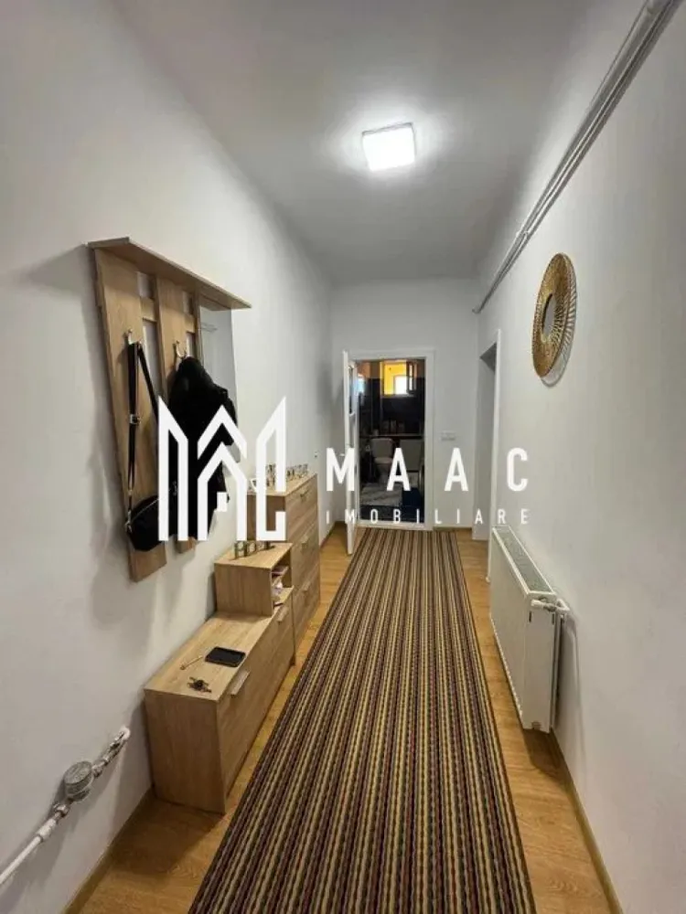 Apartament 1 camera | Etaj 1 | Decomandat | Ultracentral - MAAC Imobiliare vă propune spre închiriere un apartament cu o cameră, decomandat, situat la etajul unei case din zona centrală, ce are curte comuna cu alti 4 proprietari.

Locuinta cuprinde: hol de acces, cameră spațioasă, bucătărie, baie cu geam.
Designul modern si ambientul placut imprima locatiei o energie pozitiva si un aer calm, intim.

Se inchiriaza pentru o perioada de minim 12 luni.
Se percepe garanție in cuantumul unei chirii lunare.
Acceptă un animal de companie-de talie mica.
Disponibil imediat.

În imediata apropiere se află centre comerciale, instituții de învățământ, bancare, mijloace de transport în comun.

Pentru mai multe detalii, precizați telefonic că ați văzut anunțul cu ID: CP2240397.