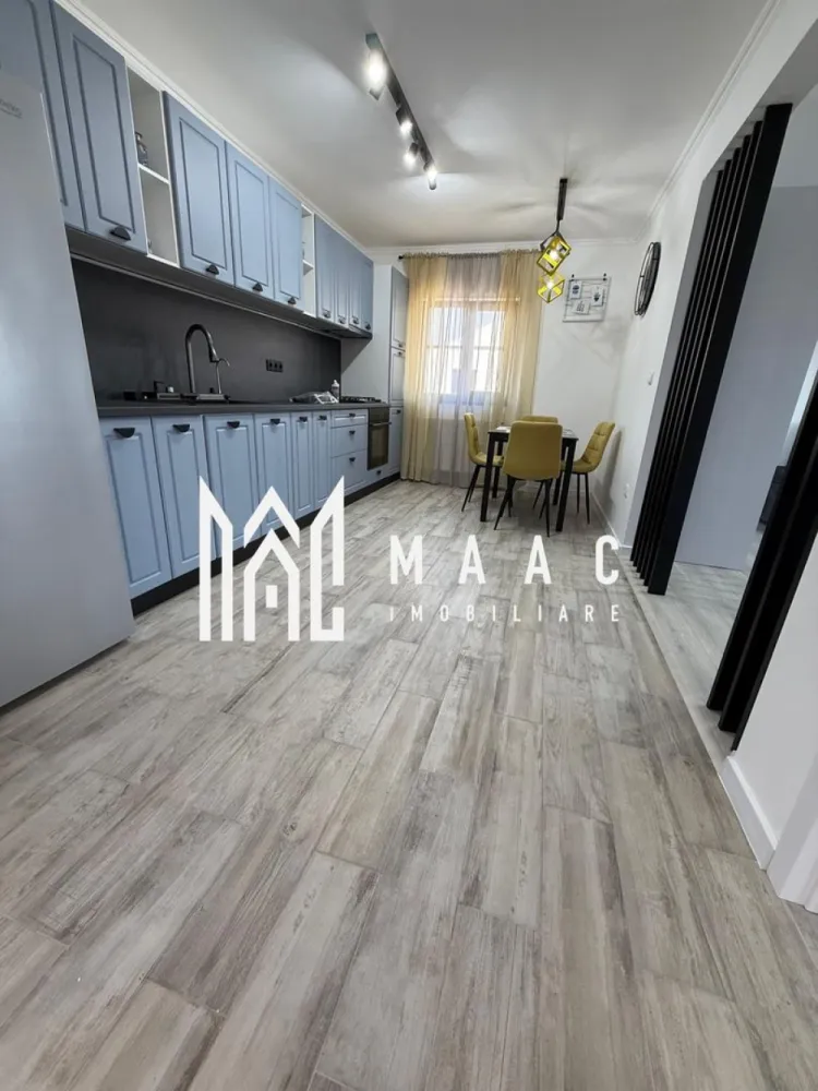 Apartament 2 Camere I 61 MPU I Etaj 3 I Selimbar - Maac Imobiliare vă propune spre vânzare un apartament deosebit, complet renovat în anul 2026, situat în Șelimbăr, într-o zonă exclusiv de case, liniștită și apreciată pentru confortul și intimitatea oferite.

Locuința are o suprafață utilă de 61 mp și este compartimentată decomandat (circular), oferind un spațiu bine organizat și funcțional .
Apartamentul este compus din:

Hol de acces
Bucătărie spațioasă cu zonă de dining
Living luminos
Dormitor generos
Baie
Balcon închis, cu o priveliște spectaculoasă către Munții Făgăraș

Un mare avantaj al proprietății îl reprezintă podul generos de aproximativ 40 mp, prevăzut cu fereastră Velux, dublu podit și parchetat. Acesta poate fi utilizat atât ca spațiu de depozitare, cât și ca loc de joacă pentru copii, birou, hobby room sau chiar spațiu multifuncțional adaptat nevoilor viitorilor proprietari.

Apartamentul beneficiază de finisaje moderne și a fost renovat integral, fiind pregătit pentru mutare imediată, fără investiții suplimentare.Ideal pentru locuit sau investiție
Pentru informati si vizionari: CP3149138