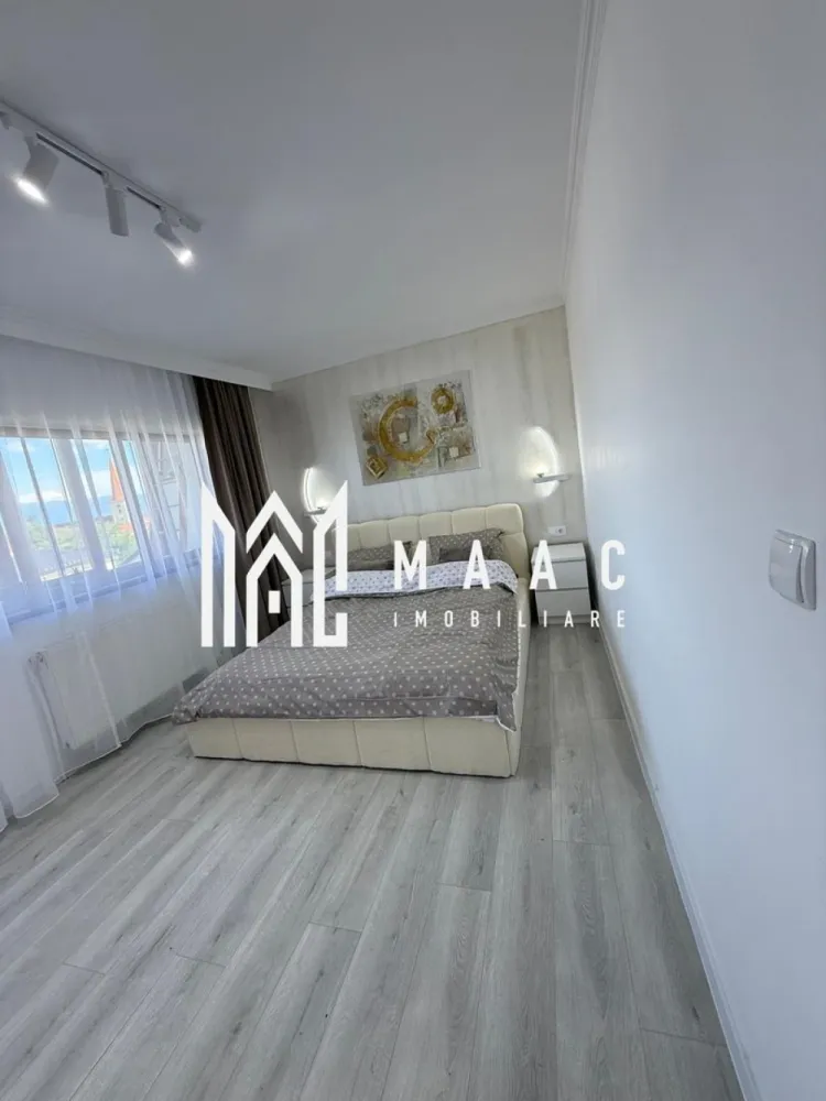 Apartament 2 Camere I 61 MPU I Etaj 3 I Selimbar - Maac Imobiliare vă propune spre vânzare un apartament deosebit, complet renovat în anul 2026, situat în Șelimbăr, într-o zonă exclusiv de case, liniștită și apreciată pentru confortul și intimitatea oferite.

Locuința are o suprafață utilă de 61 mp și este compartimentată decomandat (circular), oferind un spațiu bine organizat și funcțional .
Apartamentul este compus din:

Hol de acces
Bucătărie spațioasă cu zonă de dining
Living luminos
Dormitor generos
Baie
Balcon închis, cu o priveliște spectaculoasă către Munții Făgăraș

Un mare avantaj al proprietății îl reprezintă podul generos de aproximativ 40 mp, prevăzut cu fereastră Velux, dublu podit și parchetat. Acesta poate fi utilizat atât ca spațiu de depozitare, cât și ca loc de joacă pentru copii, birou, hobby room sau chiar spațiu multifuncțional adaptat nevoilor viitorilor proprietari.

Apartamentul beneficiază de finisaje moderne și a fost renovat integral, fiind pregătit pentru mutare imediată, fără investiții suplimentare.Ideal pentru locuit sau investiție
Pentru informati si vizionari: CP3149138