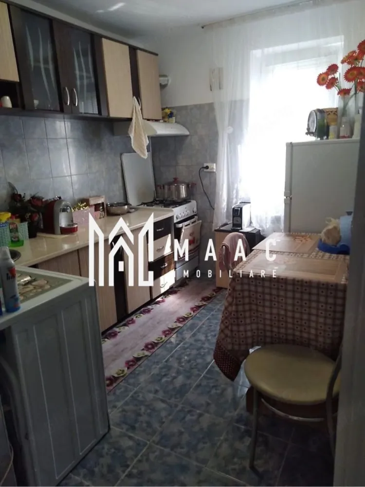 Garsoniera | Etaj 2 | 30 mp | Nord | - MAAC Imobiliare vă propune spre vânzare o garsonieră cochetă, situată pe Aleea Cocorilor, vizavi de Hanul Haiducilor, într-o zonă liniștită și bine conectată din Râmnicu Vâlcea. Proprietatea este amenajată și utilată, fiind ideală atât pentru locuit, cât și pentru investiție.
Caracteristici:
Garsonieră confortabilă
Suprafață: 30 mp
Situată la etajul 2 din 4
Amplasată pe Aleea Cocorilor
Locuință întreținută și în stare bună
Ideală pentru locuit sau închiriere
Compartimentare:
Cameră principală luminoasă
Bucătărie
Baie
Hol de acces
Dotări:
Complet amenajată
Utilată și pregătită pentru utilizare
Se prezintă în condiții bune de întreținere
Spații eficient organizate
Avantaje:
Poziționare excelentă, vizavi de Hanul Haiducilor
Etaj intermediar, ideal pentru confort și accesibilitate
Zonă liniștită, cu acces rapid către magazine, mijloace de transport și alte puncte de interes
Ideală pentru o persoană singură, un cuplu sau ca investiție pentru închiriere
Mutare fără investiții majore, locuința fiind deja amenajată și utilată
Această proprietate reprezintă o oportunitate excelentă pentru cei care caută o garsonieră practică, bine amplasată și pregătită pentru mutare imediată.
Pentru mai multe informații și programarea unei vizionări, echipa MAAC Imobiliare vă stă la dispoziție.ID 3155295