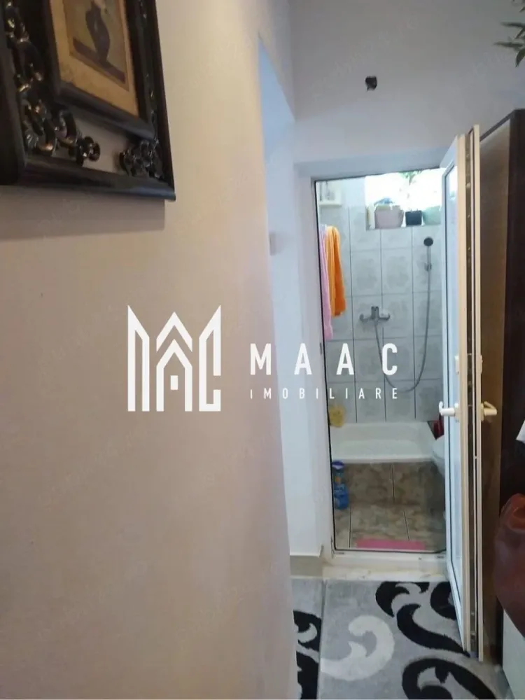 Garsoniera | Etaj 2 | 30 mp | Nord | - MAAC Imobiliare vă propune spre vânzare o garsonieră cochetă, situată pe Aleea Cocorilor, vizavi de Hanul Haiducilor, într-o zonă liniștită și bine conectată din Râmnicu Vâlcea. Proprietatea este amenajată și utilată, fiind ideală atât pentru locuit, cât și pentru investiție.
Caracteristici:
Garsonieră confortabilă
Suprafață: 30 mp
Situată la etajul 2 din 4
Amplasată pe Aleea Cocorilor
Locuință întreținută și în stare bună
Ideală pentru locuit sau închiriere
Compartimentare:
Cameră principală luminoasă
Bucătărie
Baie
Hol de acces
Dotări:
Complet amenajată
Utilată și pregătită pentru utilizare
Se prezintă în condiții bune de întreținere
Spații eficient organizate
Avantaje:
Poziționare excelentă, vizavi de Hanul Haiducilor
Etaj intermediar, ideal pentru confort și accesibilitate
Zonă liniștită, cu acces rapid către magazine, mijloace de transport și alte puncte de interes
Ideală pentru o persoană singură, un cuplu sau ca investiție pentru închiriere
Mutare fără investiții majore, locuința fiind deja amenajată și utilată
Această proprietate reprezintă o oportunitate excelentă pentru cei care caută o garsonieră practică, bine amplasată și pregătită pentru mutare imediată.
Pentru mai multe informații și programarea unei vizionări, echipa MAAC Imobiliare vă stă la dispoziție.ID 3155295
