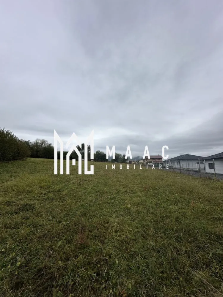 Teren intravilan 5.017 mp in Cisnadie, Sibiu - MAAC Imobiliare vă propune spre vânzare un teren intravilan cu suprafața de 5.017 mp, situat în Cisnădie, județul Sibiu, într-o zonă cu potențial ridicat de dezvoltare și acces facil către principalele puncte de interes din localitate.

Proprietatea reprezintă o oportunitate excelentă atât pentru investiție, cât și pentru dezvoltarea unui proiect rezidențial, beneficiind de o suprafață generoasă și de utilități disponibile în apropiere.

Caracteristici teren:

* suprafață: 5.017 mp
* teren intravilan
* ideal pentru dezvoltare rezidențială sau investiție
* acces facil către drumurile principale și zona urbană

Utilități:

* apă în apropiere
* curent electric în apropiere
* gaz în apropiere

Avantaje:

* suprafață generoasă
* amplasare într-o zonă în continuă dezvoltare
* acces rapid către Sibiu și împrejurimi
* oportunitate pentru investiții pe termen lung
* posibilități multiple de valorificare a terenului

Localizare:

* Cisnădie, județul Sibiu
* zonă cu acces facil către orașul Sibiu
* apropiere de zone rezidențiale și infrastructură urbană

Pentru mai multe informații sau pentru programarea unei vizionări, vă rugăm să ne contactați specificând ID:CP2819240