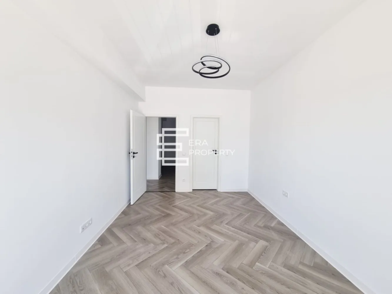 Apartament 3 camere -71 mp- ETAJ 1 - la cheie -boxa - intabulat-Selimbar