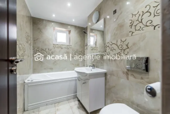 Ap 2 camere decomandat, renovat, 2 balcoane. Cartier Alfa Arad