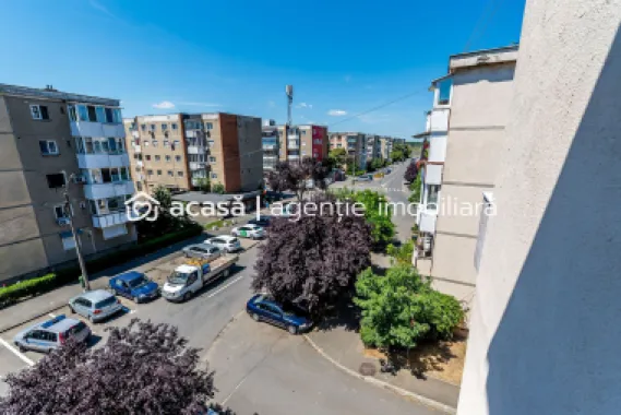 Ap 2 camere decomandat, renovat, 2 balcoane. Cartier Alfa Arad