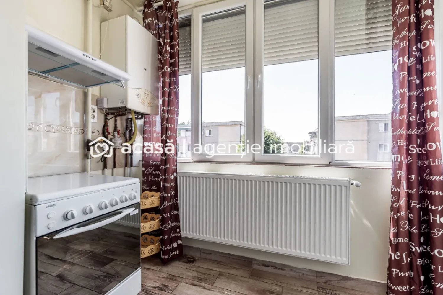Ap 2 camere decomandat, renovat, 2 balcoane. Cartier Alfa Arad