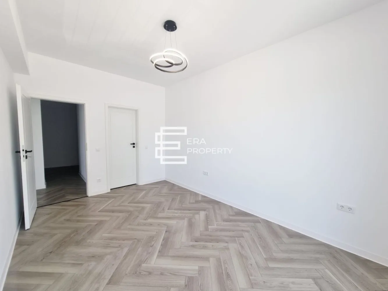 Apartament 3 camere -71 mp- ETAJ 1 - la cheie -boxa - intabulat-Selimbar