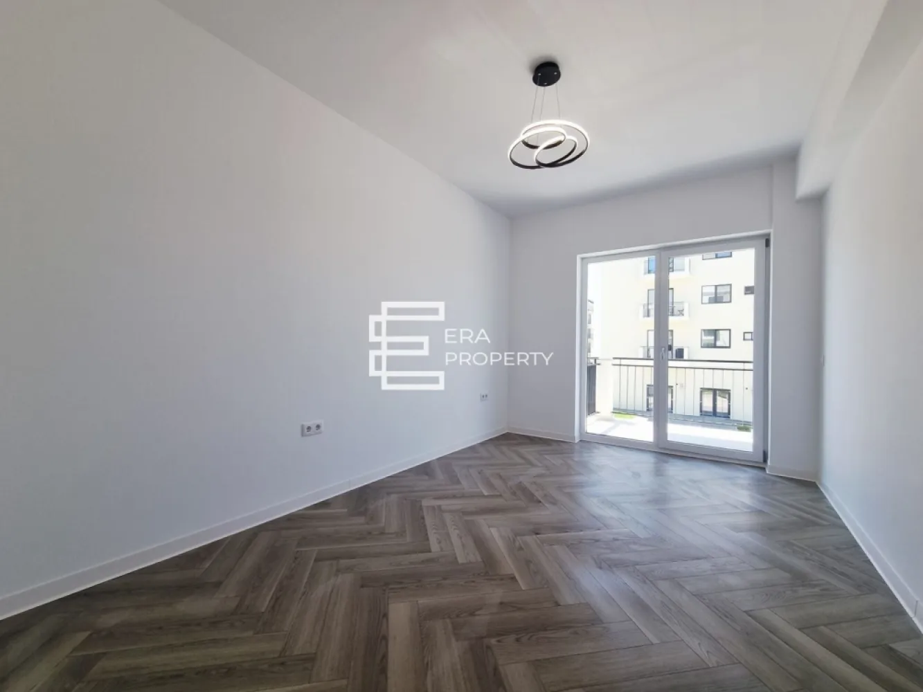 Apartament 3 camere -71 mp- ETAJ 1 - la cheie -boxa - intabulat-Selimbar