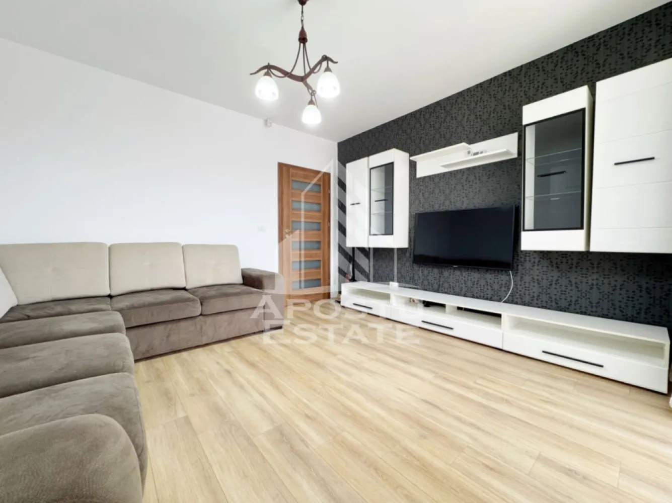 Apartament 2 camere de vanzare, 54mp utili, etajul 1, Giroc zona Penny - Agentia imobiliara APOSTU ESTATE va propune spre vanzare un apartament cu 2 camere decomandat, pozitionat excelent in zona Planetelor foarte aproape de Penny, Giroc, judetul Timis.
Drumul de acces spre imobil este asfaltat. In apropiere se afla magazine si supermarket-uri precum Lidl, Profi, Mega Image, Penny, Scoala, Gradinita la o distanta de 5 minute, acces facil la mijloace de transport in comun.

Apartamentul se vinde complet mobilat si utilat, precum se observa in imagini.
Imobilul dispune de o suprafata de 54 mp utili + 5 mp balcon si este situat la etajul 1/3.

Compartimentare:

- hol acces.
- dormitor.
- bucatarie.
- baie cu geam si cada.
- living.
- balcon.

Detalii tehnice:

- constructie realizata in anul 2018 din caramida Porotherm.
- exterior izolat cu polistiren de 10 cm eps 80.
- pereti despartitori complet din caramida (fara rigips) tencuiti mecanizat finisati cu glet si vopsea lavabila.
- geamuri tripan cu izolare fonica si termica superioara, foarte mari si luminoase.
- centrala proprie pe gaz, sistem eficient de incalzire prin pardoseala.
- usa acces securizata, usi interioare MDF.
- electrocasnice in stare perfecta de functionare.
- 1 loc de parcare.

Utilitati complete: curent, apa de la retea, canalizare, gaz, internet prin fibra optica, cablu TV.

Pret: 110.000 Euro
Pentru mai multe detalii nu ezitati sa ne contactati!

Acceptam orice fel de credit bancar. Oferim consultanta si solutii financiare prin colaboratorii nostri pentru a obtine cel mai avantajos credit Ipotecar sau Noua Casa.

Va asteptam cu drag la o vizionare chiar astazi!
CP 3157800