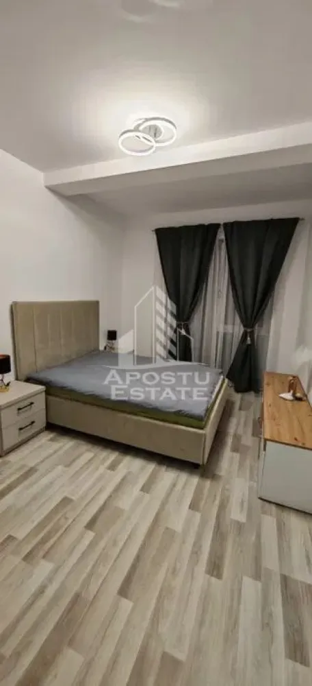 Apartament cu 3 camere, de inchiriat zona Dumbravita - APOSTU ESTATE va propune spre inchiriere un apartament de lux cu 3 camere, 2 bai, confort 1, open space, situat la etajul 2/3, zona Dumbravita

Imobilul se intinde pe o suprafata utila de 75 mp si este compartimentat astfel:

- hol de acces

- living open space

- bucatarie deschisa

- 2 dormitoare

- bai cu dus

- balcon deschis

Confortul termic se realizeaza prin intermediul centralei propri pe gaz;
- Loc de parcare inclus in pret
- 2 sisteme de aer conditionat

Toate electrocasnicele sunt de cea mai inalnta calitate.

Vecinatati:

-Ikea, Auchan, Mega image, British International School 

-

Apartamentul este la prima inchiriere.

Garantia 1000 de euro.

Nu se accepta animale de companie si sa se fumeze in incinta imobilului.

Va asteptam cu drag la o vizionare!

ID intern:CP3157769 !