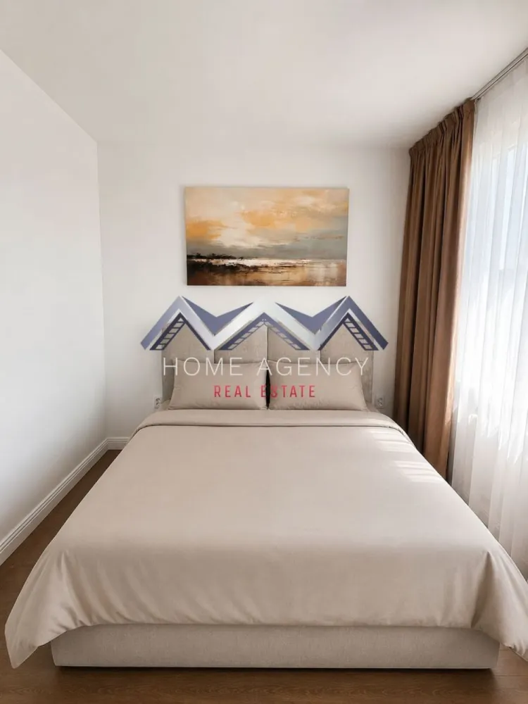 Apartament 2 camere Otopeni | preț final | comision 0 - Descoperă un apartament modern cu 2 camere, situat într-un ansamblu rezidențial nou din Otopeni, ideal atât pentru locuit, cât și pentru investiție sigură, datorită poziționării excelente și accesului rapid către București.

109.000 euro (negociabil) | TVA și 1 loc de parcare inclus | complet mobilat și utilat | comision 0

Locuința este amplasată la etajul 2/3 într-un imobil D+3, oferind un echilibru foarte bun între accesibilitate și intimitate, fiind o alegere inspirată pentru cei care își doresc confort. Apartamentul este luminos și bine orientat (Nord-Est), astfel că beneficiază de lumină naturală pe tot parcursul zilei – dormitorul este orientat spre Est, ideal pentru dimineți plăcute, iar zona de zi spre Nord pentru un ambient cald și primitor.

Compartimentarea este una practică și versatilă, evidențiindu-se printr-o zonă de living generoasă, cu acces către balcon, dar și prin bucătăria retrasă, care poate fi închisă complet, oferind astfel un plus de confort și funcționalitate. 

Apartamentul se predă complet mobilat și utilat, respectiv finisat cu materiale moderne, baie complet utilată cu gresie, faianță și obiecte sanitare (cadă), precum și centrală termică proprie, fiind racordat la toate utilitățile. 

Poziționarea în Otopeni oferă acces rapid către Aeroportul Henri Coandă, DN1, Centura București, dar și către centre comerciale, școli și mijloace de transport, ceea ce face ca proprietatea să fie potrivită atât pentru locuire personală, cât și pentru investiție cu randament bun.

Programează acum o vizionare!