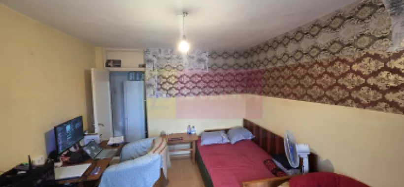 Garsoniera cu birou si balcon de vanzare in Campina