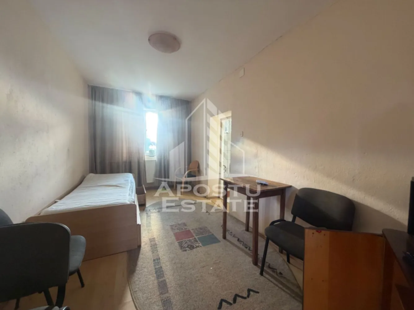 Casa batraneasca cu teren de 3022 mp, in Carani