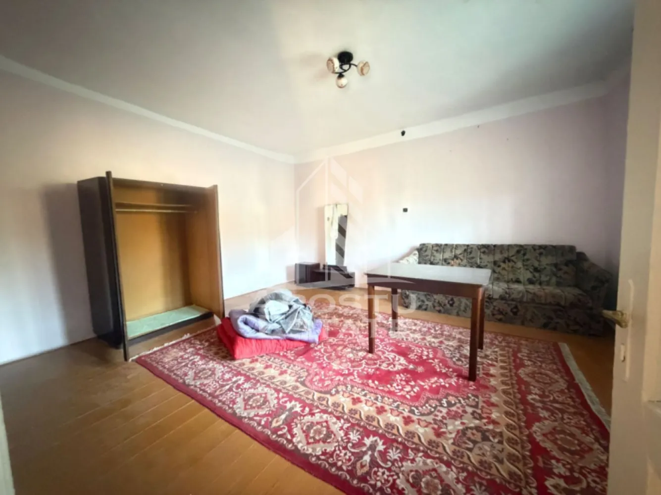 Casa batraneasca cu teren de 3022 mp, in Carani