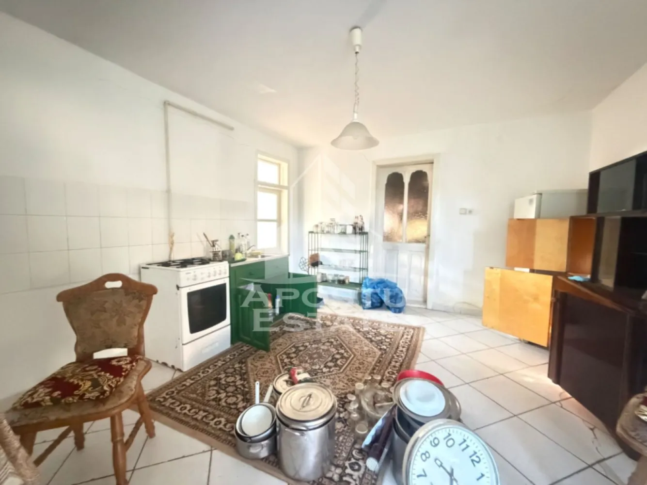 Casa batraneasca cu teren de 3022 mp, in Carani