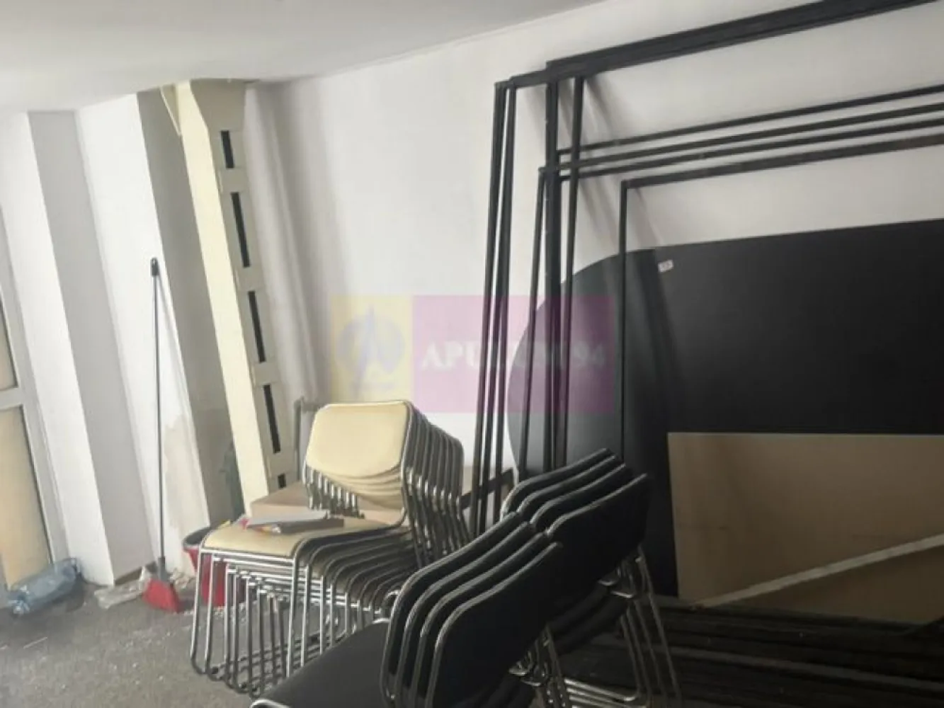 Spatiu comercial 13 Septembrie- Panduri- Tudor Vladimirescu. - Compania imobiliara Apulum 94 va propune un spatiu comercial situat in zona 13 Septembrie- Panduri- Tudor Vladimirescu. 
Spatiul are deschidere laterala, are 2 intrari si este la parter de bloc. 
Suprafata totala este de 120 mp utili, fiind compartimentat la parter avand 80 mp si o supanta avand 40 mp. 
Este pretabil pentru multe activitati liberale: notariat, cabinet medical, de analize medicale, de minimarket, avocatura, etc. 
Zona este foarte usor accesibila, fiind mijloace de transport. 
Pentru vizionare si mai multe detalii nu ezitati sa ma contactati pe nr 0733683446- Laura Ionescu.