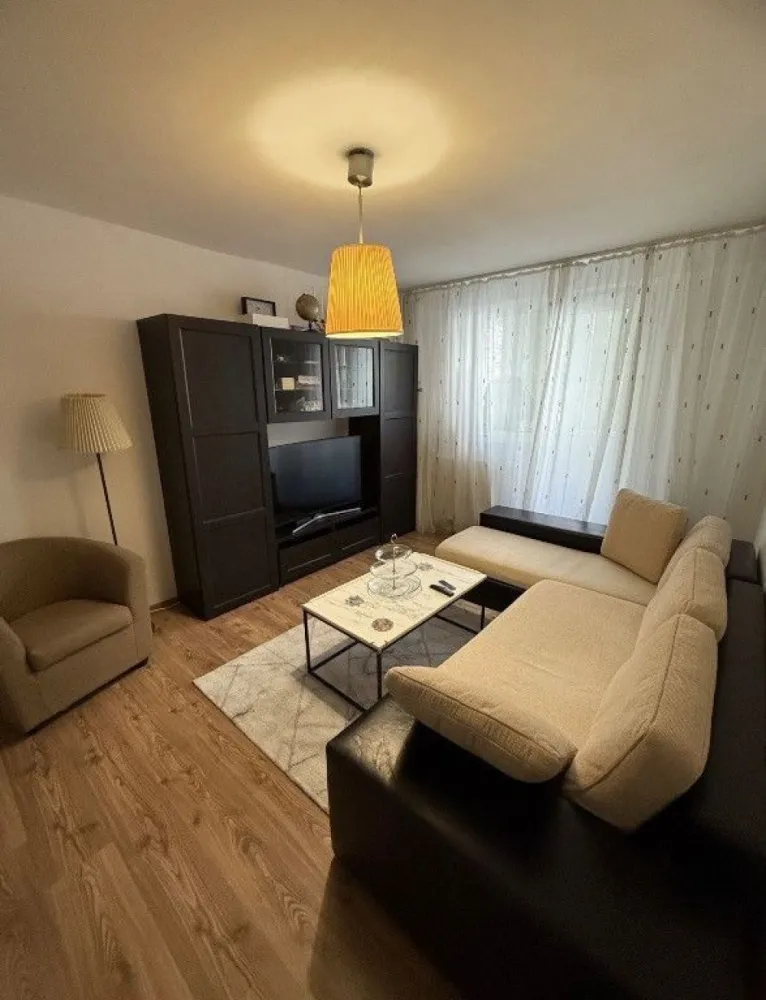 Apartament decomandat 2 camere Victoriei - Disponibil spre închiriere un apartament de 2 camere, situat la 3 minute de mers pe jos de stația de metrou și Piața Victoriei. Apartamentul este amplasat într-un bloc retras de la strada principală, la etajul 1/10, dotat cu lift. 

Detalii apartament:
• 2 camere spațioase și luminoase
• Balcon închis
• Complet utilat și mobilat modern
• Dotări:
• cablu TV și internet
• mașină de spălat vase
• mașină de spălat rufe cu uscator
• frigider
• televizoare
• aparate de aer condiționat
• loc de parcare inclus

Avantaje zonă:
• Acces facil la mijloace de transport (metrou, autobuze, tramvaie)
• Numeroase școli și grădinițe în apropiere
• Restaurante, cafenele, farmacii, saloane de înfrumusețare 
• Supermarketuri (Mega Image, Penny)
• Sală de fitness
• Parcul Kiseleff 

Apartamentul este ideal pentru o familie sau pentru persoane care își doresc să locuiască într-o zonă centrală, liniștită și bine conectată.
Accesul se poate face din Bd. Nicolae Titulescu.
Disponibil imediat . Se inchiriaza complet mobilat si utilat.
Va stam la dispozitie pentru informatii suplimentare sau pentru programarea unei vizionari.
Comisionul agentiei este de 50% din prima prima luna, iar perioada minima a inchirierii este de 12 luni.

Cu deosebita consideratie, 
Arbore Real Estate