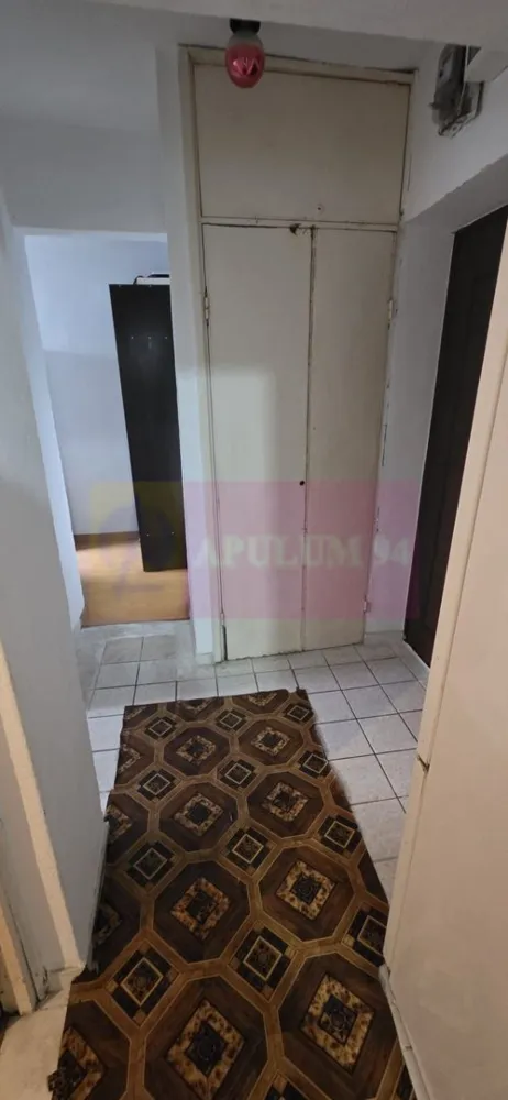 Garsoniera cu birou si balcon de vanzare in Campina