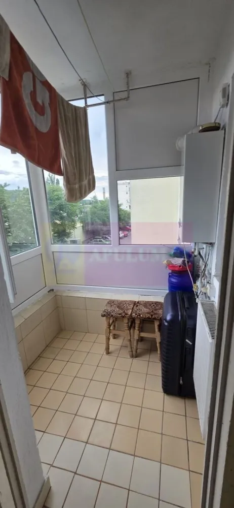 Garsoniera cu birou si balcon de vanzare in Campina