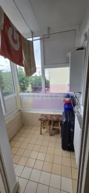 Garsoniera cu birou si balcon de vanzare in Campina