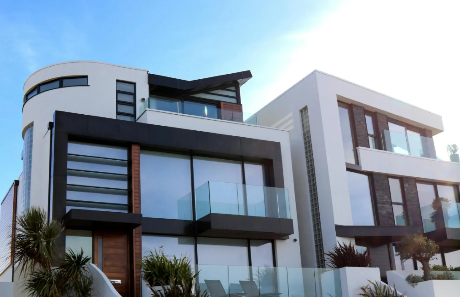 Apartament lux 5 camere zona rezidentiala - Expened Imobiliare ofera spre inchiriere apartament 2 camere la 10 min de metrou Lujerului, un dormitor, parter inalt , confort I, in bloc apartamente, circular, decomandat, 55mp, constr. 2017, supr. utila : 50mp,complet utilat si mobilat, o baie, o bucatarie, un balcon, centrala termica proprie, aer conditionat, tv, masina de spalat rufe, frigider.&nbsp; }}