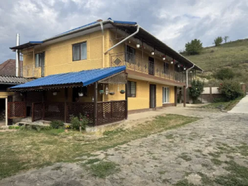 Casa de vanzare la 10 Km de Zalau, complet utilată.