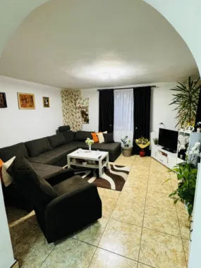 Casa de vanzare la 10 Km de Zalau, complet utilată.
