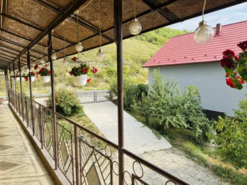 Casa de vanzare la 10 Km de Zalau, complet utilată.