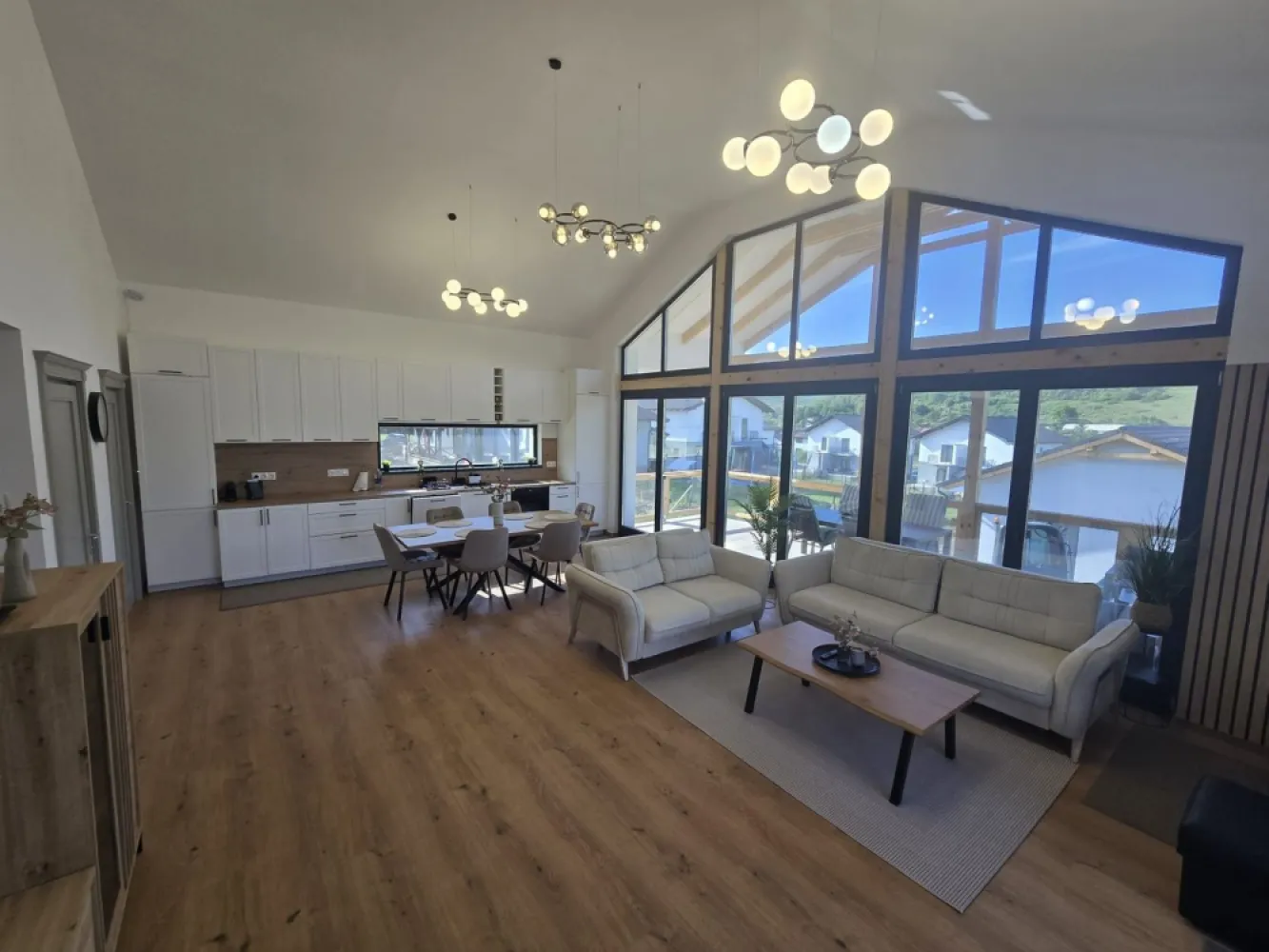 Casa 4 camere,2bai, 700 mp teren,mobilată si utilată - Contact 0774048706 Bogdan
De închiriat casă, singur în curte, 4 camere situată în Livezeni suprafața utilă de 110 mp amplasată pe un teren cu suprafață de 700 mp.
Compartimentare:
- 1 living, 1 bucătărie, 2 bai, 3 dormitoare, 1 hol, 1 debara, 1 terasă acoperită
- 2 parcări acoperite
Detalii:
- centrală termică, incălzire in pardoseală, geamuri termopan
Casa se închiriază mobilată și utilată la prețul de 1.000 Euro .Comisionul perceput este de 50% din valoarea primei chirii se plateste o singura data in momentul semnarii contractului de inchiriere.
Contact 0774048706 Bogdan
Acest anunț nu corespunde cerințelor tale? Sună la numărul afișat în anunț și unul dintre agenții noștri te va ajuta cu alte oferte personalizate în funcție de cerințele tale.