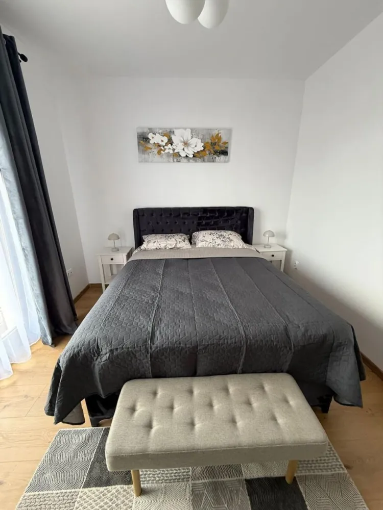 Casa 4 camere,2bai, 700 mp teren,mobilată si utilată - Contact 0774048706 Bogdan
De închiriat casă, singur în curte, 4 camere situată în Livezeni suprafața utilă de 110 mp amplasată pe un teren cu suprafață de 700 mp.
Compartimentare:
- 1 living, 1 bucătărie, 2 bai, 3 dormitoare, 1 hol, 1 debara, 1 terasă acoperită
- 2 parcări acoperite
Detalii:
- centrală termică, incălzire in pardoseală, geamuri termopan
Casa se închiriază mobilată și utilată la prețul de 1.000 Euro .Comisionul perceput este de 50% din valoarea primei chirii se plateste o singura data in momentul semnarii contractului de inchiriere.
Contact 0774048706 Bogdan
Acest anunț nu corespunde cerințelor tale? Sună la numărul afișat în anunț și unul dintre agenții noștri te va ajuta cu alte oferte personalizate în funcție de cerințele tale.