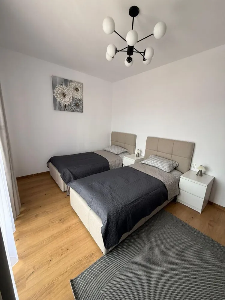 Casa 4 camere,2bai, 700 mp teren,mobilată si utilată - Contact 0774048706 Bogdan
De închiriat casă, singur în curte, 4 camere situată în Livezeni suprafața utilă de 110 mp amplasată pe un teren cu suprafață de 700 mp.
Compartimentare:
- 1 living, 1 bucătărie, 2 bai, 3 dormitoare, 1 hol, 1 debara, 1 terasă acoperită
- 2 parcări acoperite
Detalii:
- centrală termică, incălzire in pardoseală, geamuri termopan
Casa se închiriază mobilată și utilată la prețul de 1.000 Euro .Comisionul perceput este de 50% din valoarea primei chirii se plateste o singura data in momentul semnarii contractului de inchiriere.
Contact 0774048706 Bogdan
Acest anunț nu corespunde cerințelor tale? Sună la numărul afișat în anunț și unul dintre agenții noștri te va ajuta cu alte oferte personalizate în funcție de cerințele tale.