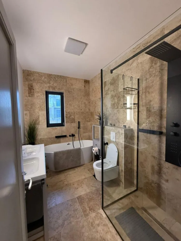 Casa 4 camere,2bai, 700 mp teren,mobilată si utilată