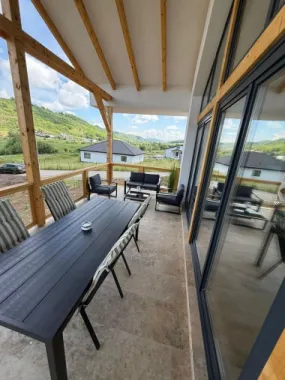 Casa 4 camere,2bai, 700 mp teren,mobilată si utilată