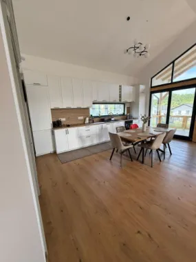 Casa 4 camere,2bai, 700 mp teren,mobilată si utilată