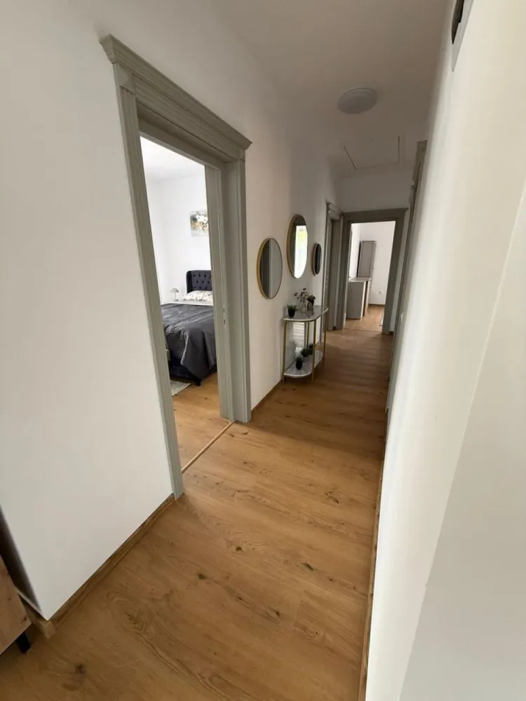Casa 4 camere,2bai, 700 mp teren,mobilată si utilată