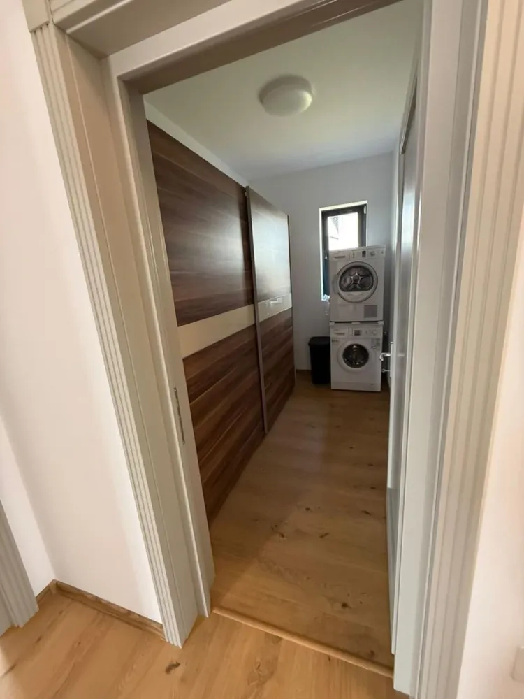 Casa 4 camere,2bai, 700 mp teren,mobilată si utilată