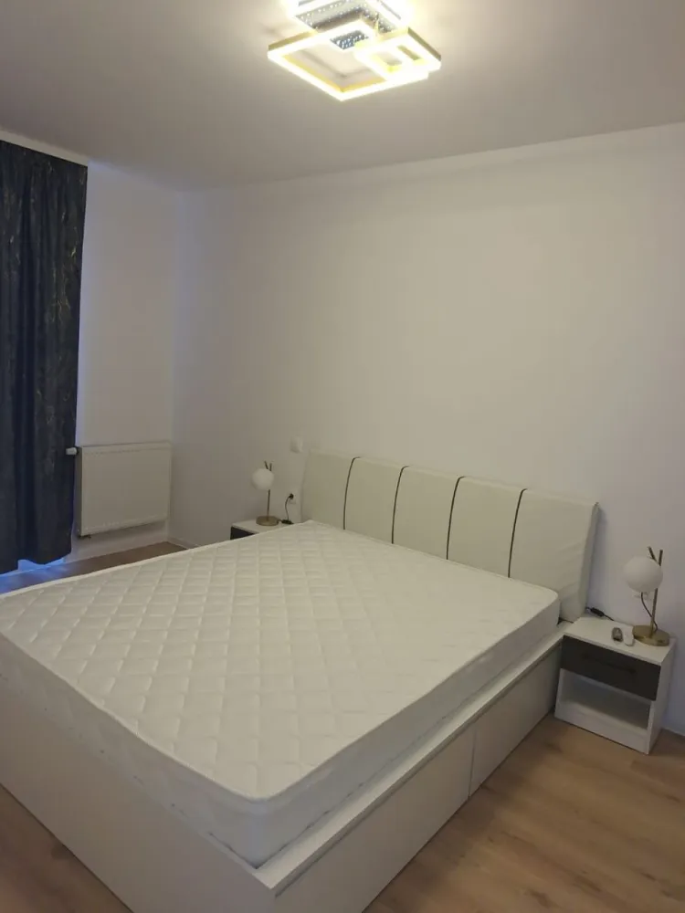 Apartament 2 camere,bloc nou.69mp, cartier Maurer - Contact 0774048706 Bogdan
De vânzare apartament 2 camere in bloc nou, decomandat, confort 1, situat în cartierul Maurer, suprafață utilă de 55 mp,suprafata desfasurată 69 mp. situat la etajul 5 din 6 oferit de Zap Imobiliare 
Detalii: 
- 1 living, 1 dormitor, 1 bucătărie, 1 baie, 1 balcon , 1 hol,1 debara
- centrală termică, calorifere, geamuri termopan, ușă metalică.
- masina de spalat rufe, frigider.aragaz

Proprietatea se află într-o zonă cu un confort deosebit, datorită amplasării în imediata apropiere a tot ceea ce înseamnă viață modernă, și anume: mijloace de transport în comun, magazine, unități de învățământ de toate gradele, piață, parc, bănci, farmacii, s.a.
Locuința se vinde mobilată și utilată la prețul de 129.000 Euro negociabil. Comisionul este ZERO!
Contact 0774048706 Bogdan

Dacă vă place această ofertă - sau pentru alte informații sunați la numărul de contact din anunț! 
Compania Zap Imobiliare vă pune la dispoziție toate informațiile, actele și documentele necesare alături de asistență și consiliere permanentă până la finalizarea achiziției imobiliare. Ne dorim să îți oferim cea mai plăcută experiență, îndeplinim vise cu pereți!
