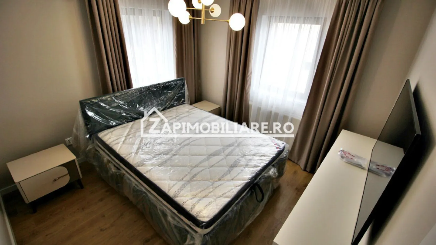 Casa Lux 4 camere, 3 băi, 112mp, 282 mp teren, 0% comision - Contact 0774048706 Bogdan
De vânzare casă tip Duplex cu pereti dubli, singur în curte 4 camere , 3 băi,situată în Corunca, suprafața utilă de 112 mp amplasată pe un teren cu suprafața de 282 mp, 
Compartimentare:
- la parter: 1 living, 1 bucătărie, 1 baie, 1 debara, 1 terasă acoperită,1 hol,1 camară
- la etaj: 3 dormitoare, 2 băi, 1 balcon.

Detalii:
- centrală termică, calorifere, geamuri tripan
- fundația casei are o adâncime de 1 m, pereții sunt din cărămidă de 30 cm, acoperișul de țiglă, izolată cu polistiren de 10 cm.
- anul construcției 2022 
- casa se vinde mobilată si utilată
Utilitați:
- curent, apă, gaz, canalizare
- gazon,sistem de irigatie 
Casa se vinde la cheie , mobilată și utilată la prețul de 249.000 Euro negociabil. Comision ZERO!
Contact 0774048706 Bogdan
Daca vă place această ofertă sau pentru alte informații sunați la numărul de contact din anunț! 
Compania Zap Imobiliare vă pune la dispoziție toate actele și documentele necesare alături de asistență și consiliere permanentă până la finalizarea achiziției imobiliare. 
Ne dorim să îți oferim cea mai plăcută experiență, îndeplinim vise cu pereți!