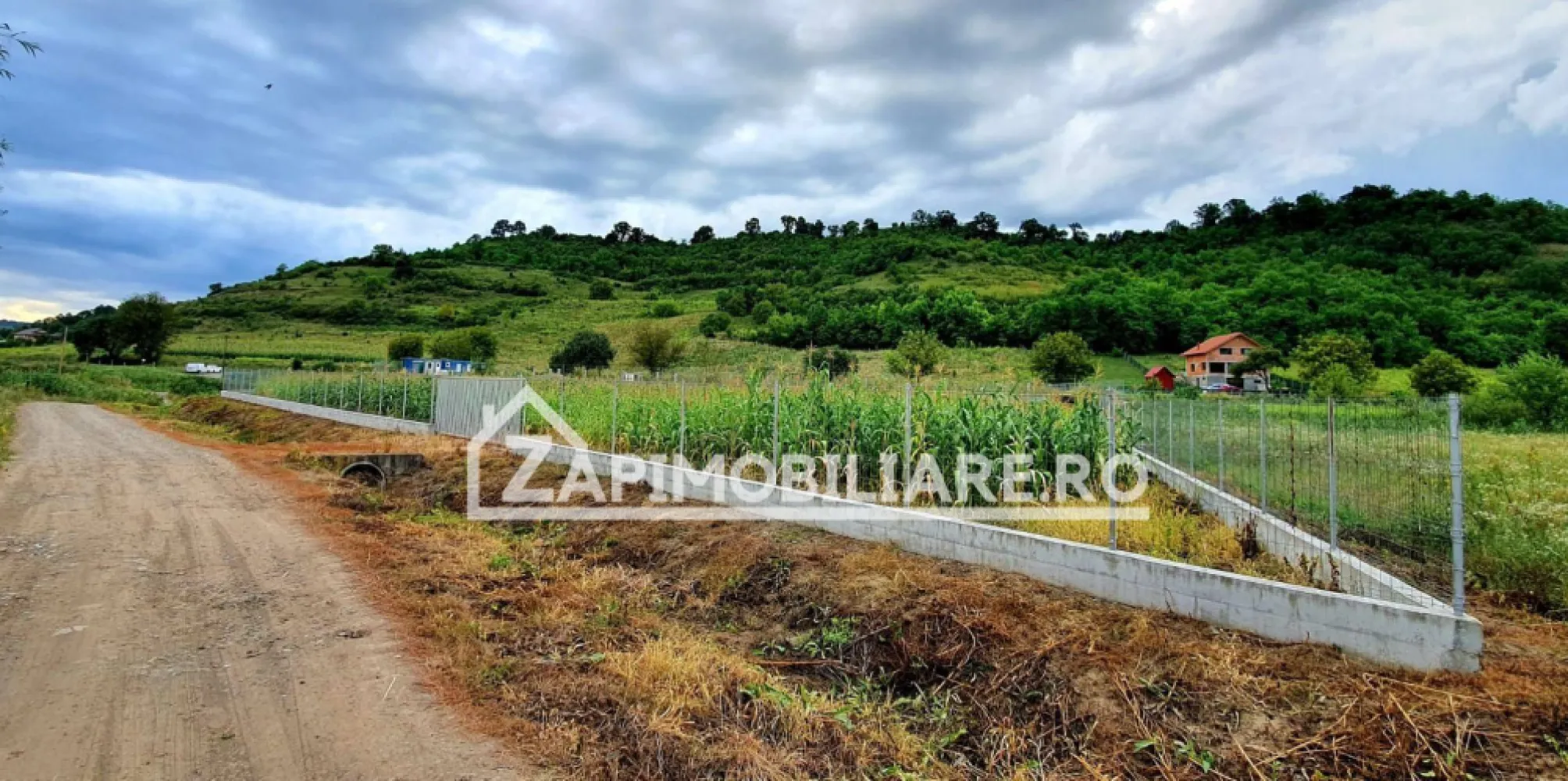 Teren intravilan 25 ari la iesire din Livezeni spre Ivanesti 48 eu /mp - De vânzare 2500 mp. teren intravilan în Livezeni,pe partea dreapta la iesire catre Ivanesti.. Preț. 48 euro mp,usor negociabil.Terenul este ingradit cu gard cu fundatie de beton.Utilitati in apropiere.
Dacă vă place această ofertă - sau pentru alte informații sunați la numărul de contact din anunț! 
Compania Zap Imobiliare vă pune la dispoziție toate informațiile, actele și documentele necesare alături de asistență și consiliere permanentă până la finalizarea achiziției imobiliare. Ne dorim să îți oferim cea mai pl ăcută experiență.
Contact 077 4048706 Bogdan